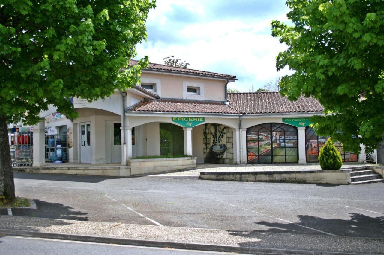 BonAbri Vacances - Chambres d'hôtes Chazelles (Charente) Exterior foto